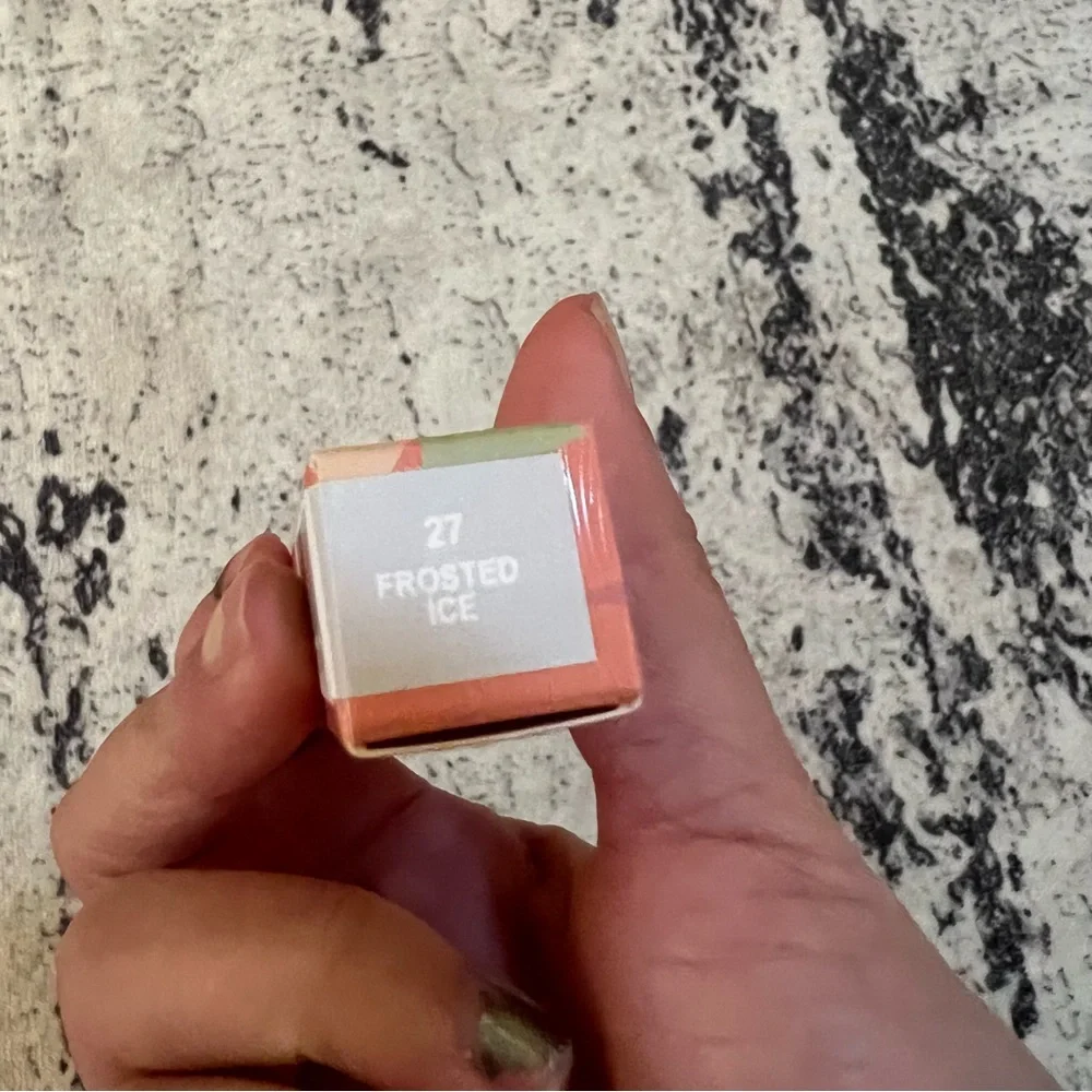 Oulac Liquid Diamond Eyeshadow 27 frosted ice
